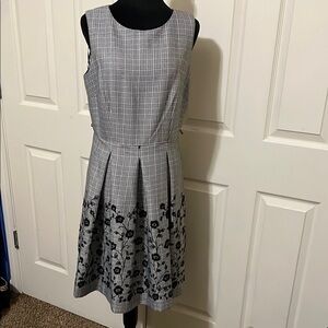Liz Claiborne Black and White Pleated Midi Dress